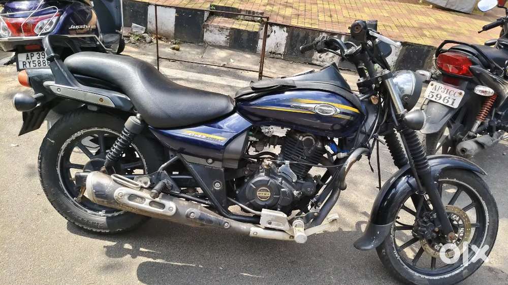 Bajaj avenger 150 street