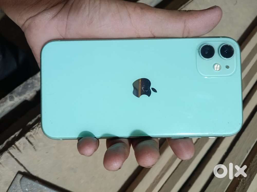 Iphone 11 128 gb and Iphone xs gold 64gb good condition