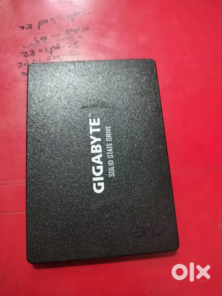 1tb gigabyte 2.5 inch SSD perfect working and new looking .