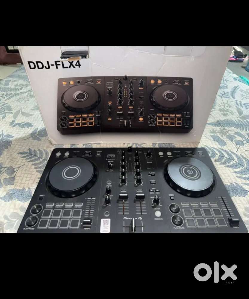 DJ CONSOLE