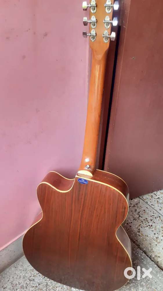 wooden guiter