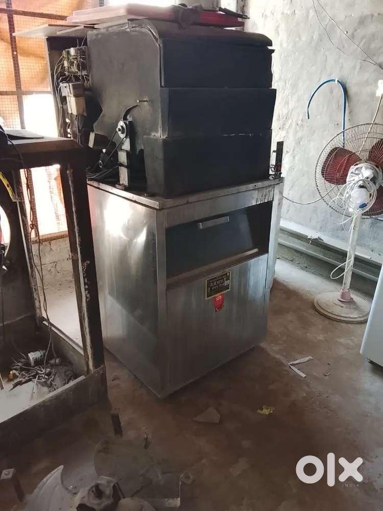 Ice cube manchine 200 kg capacity 2 dee frizer 500 liter and 600 liter