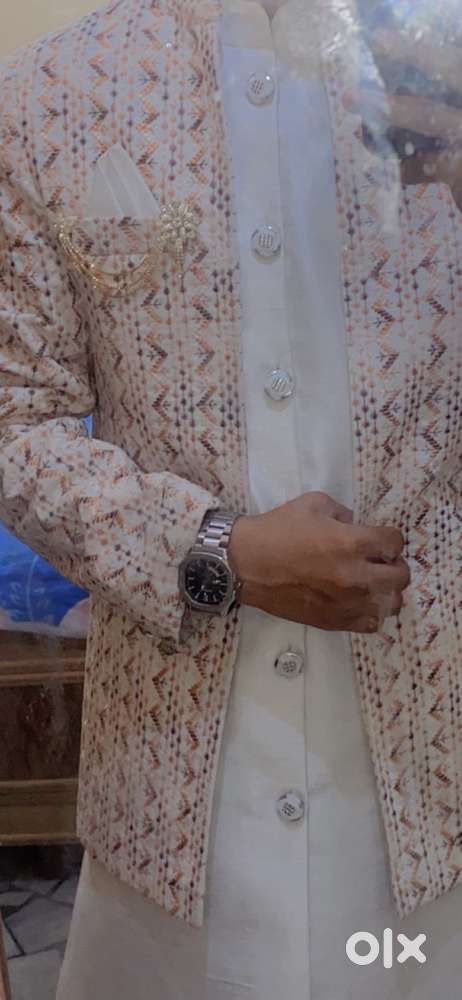 I want to sell my indo western dress