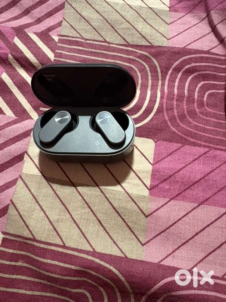 One plus nord 2ear buds headphones