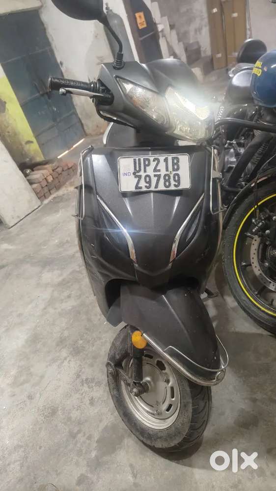 BLACK COLOUR GOOD CONDITION NO PROBLEM NEW BATTERY WITH GUARANTEE
