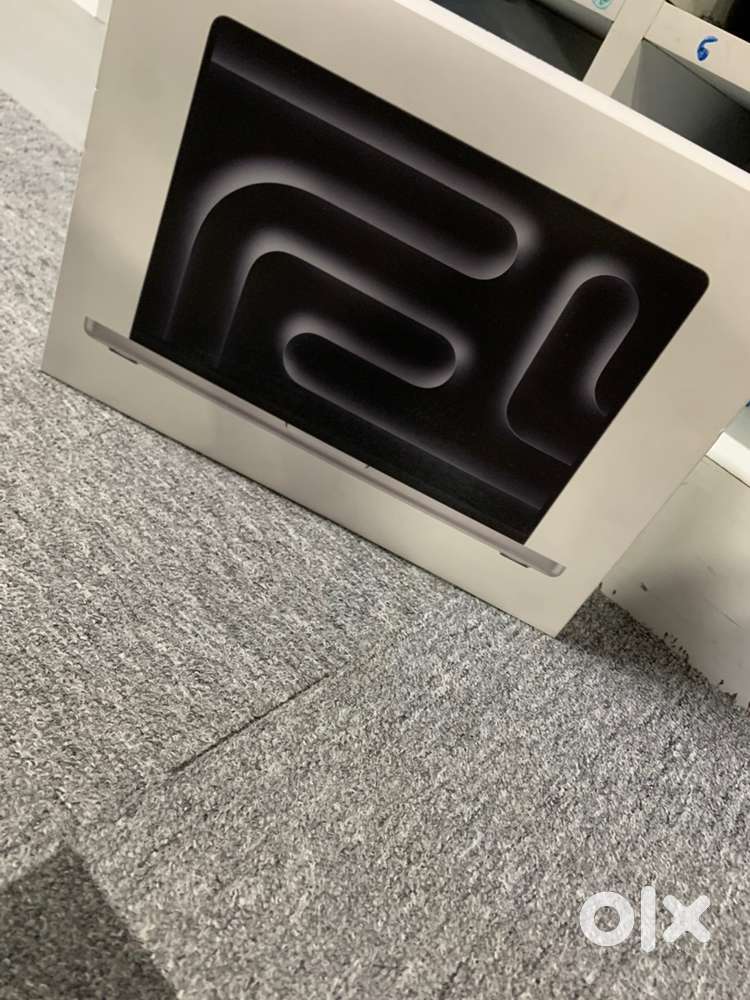 macbook pro M5/14inch/Brand New/2025/24GB RAM/1TB SSD/Apple warranty