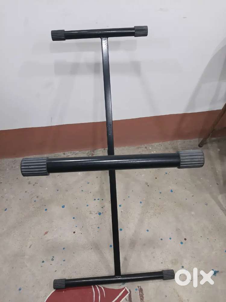 Keyboard/synthesizer/ piano stand