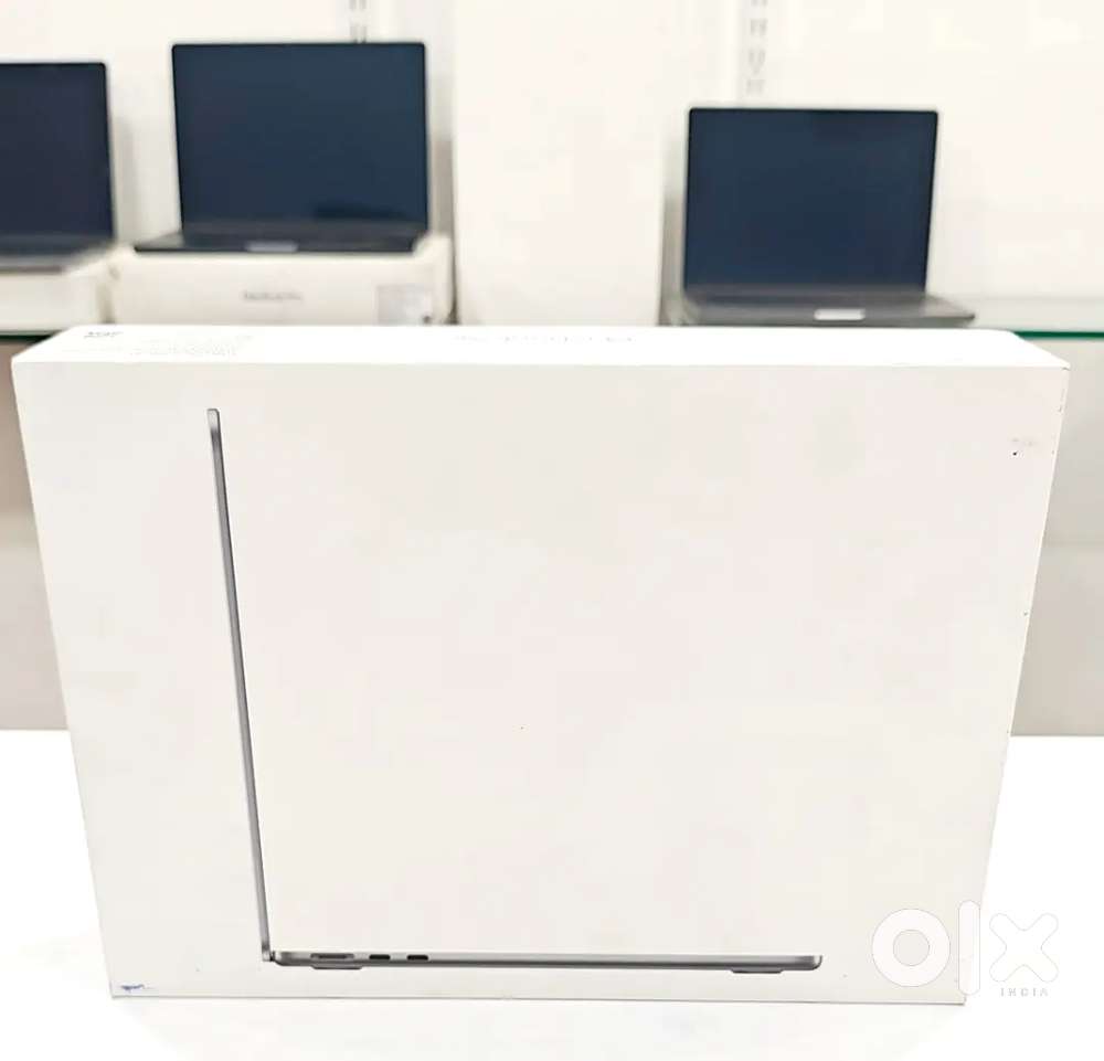 APPLE MACBOOK AIR M2 A2681 (10 MONTH OLD ONLY)