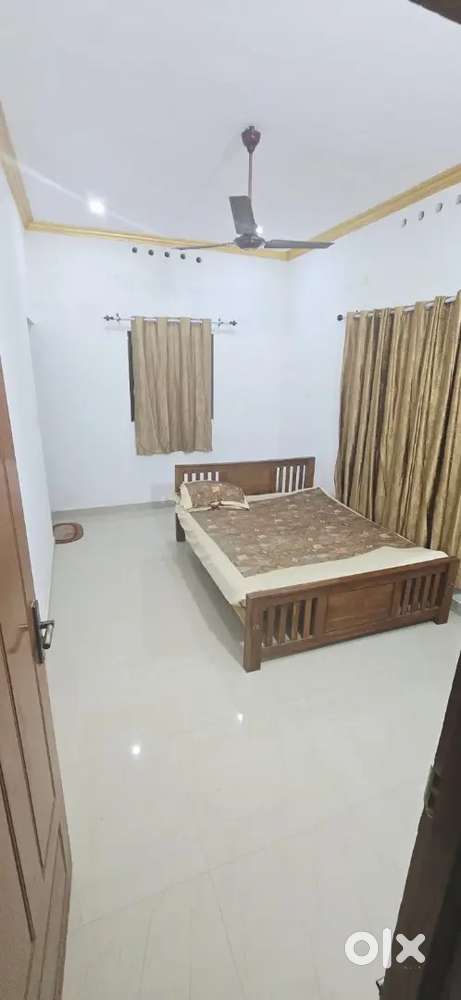 1 BHK room with attached bathroom for female