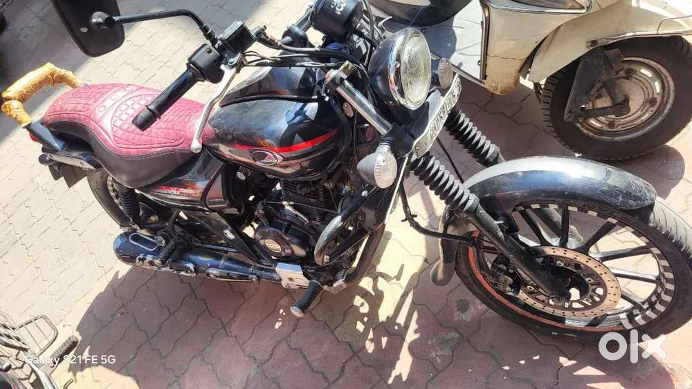 Want to sell  Avenger 220 street