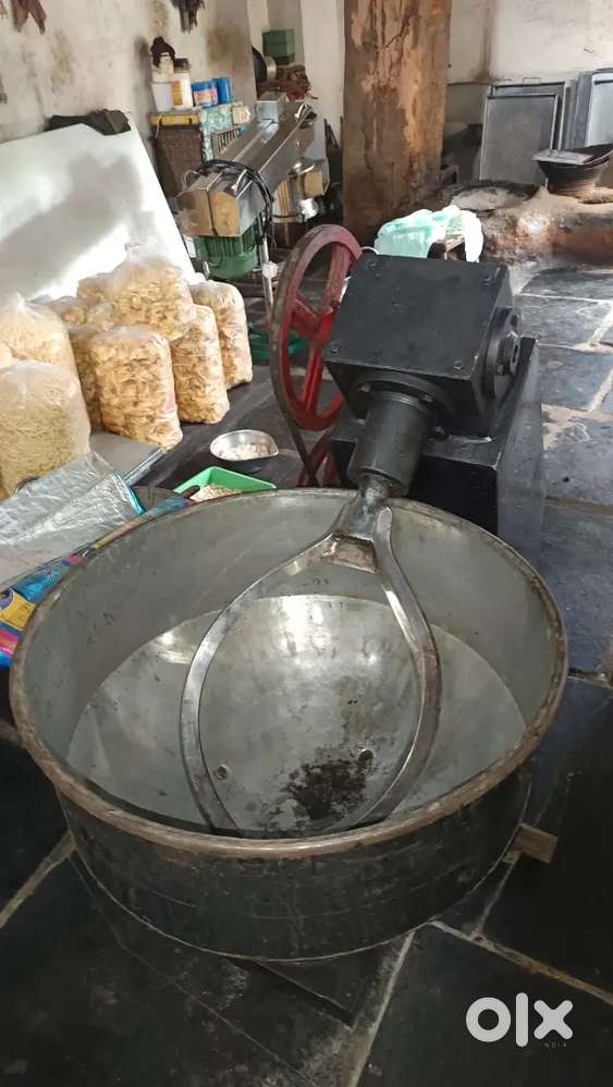 Dough kneeding machine