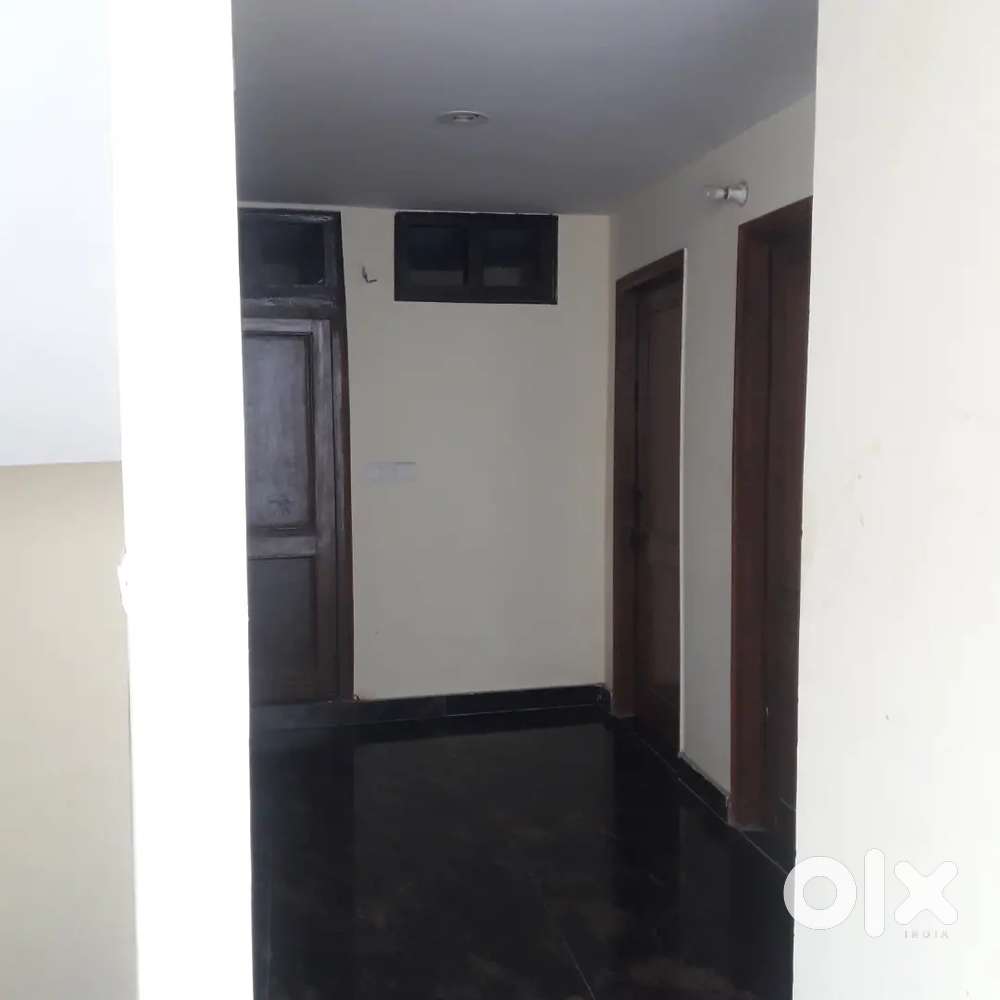 One independent room with kitchen and bathroom available for rent.