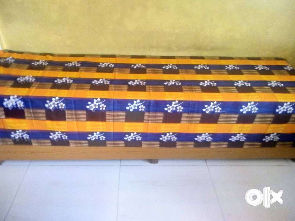 Diwan with box in best condition almost new
