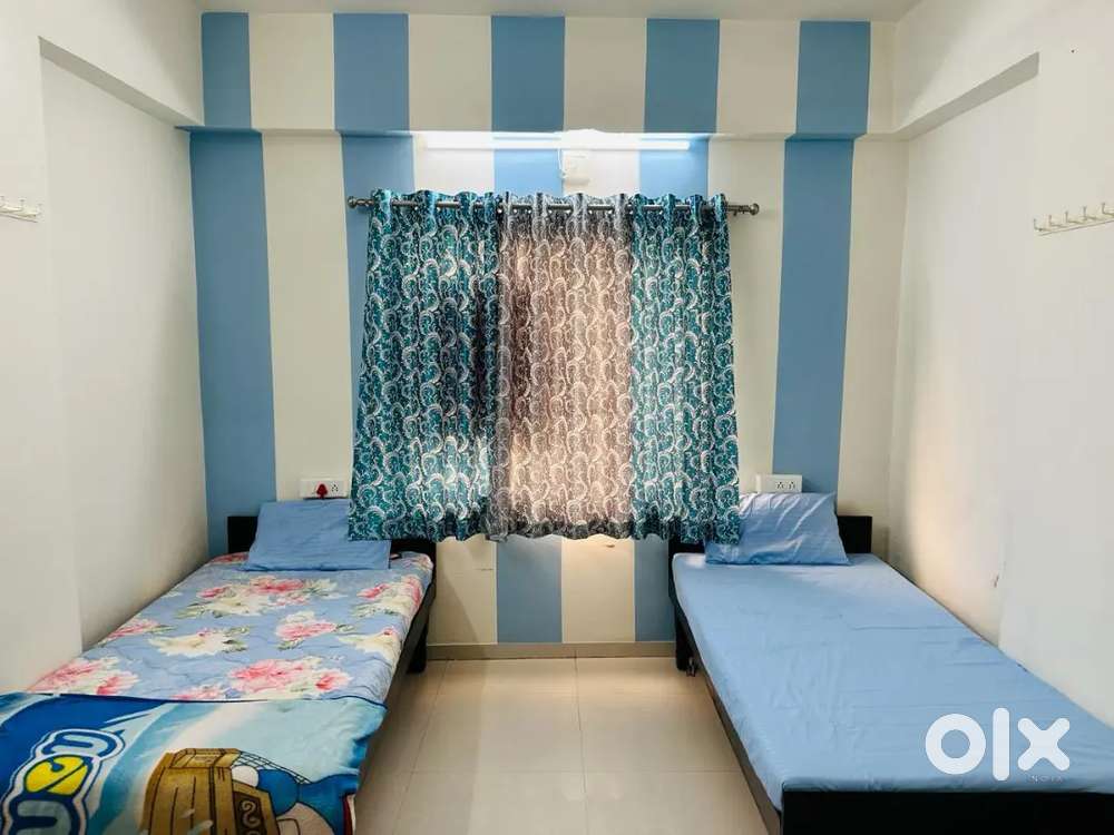 Fresh furnished PG at Racecourse, vadiwadi