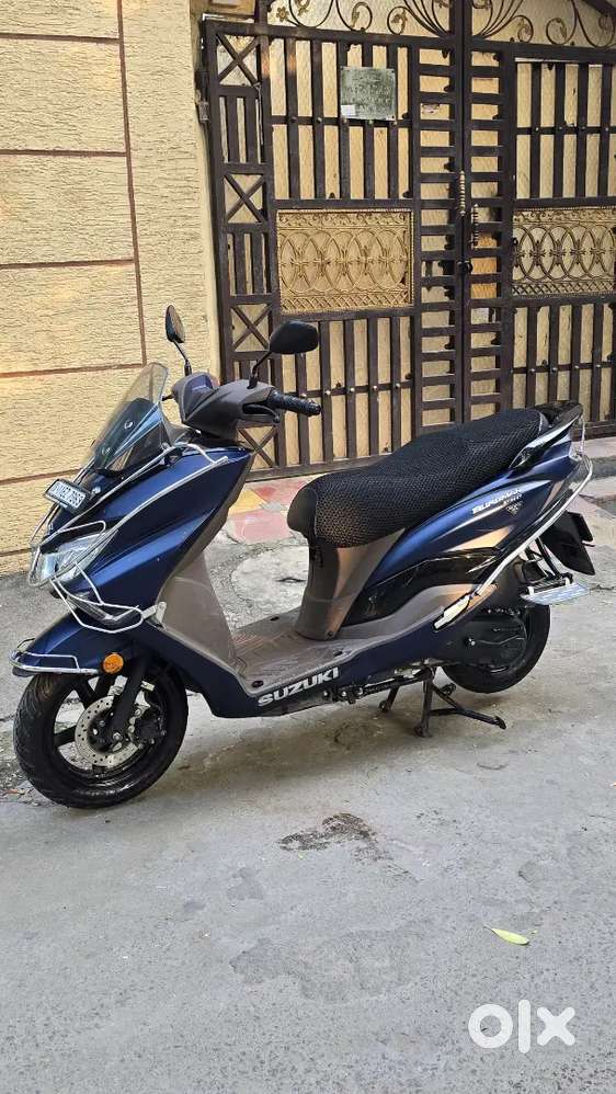 Burgman Street Bluetooth bs6
