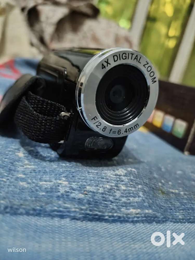 Hand cam digital camera