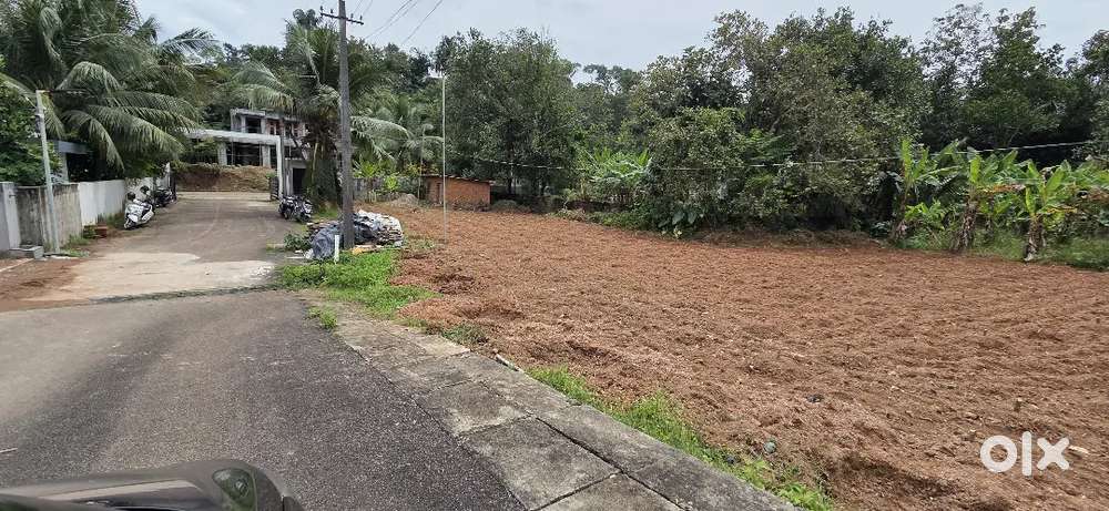 Thiruvalla Pazhampalli near house plot for sale.