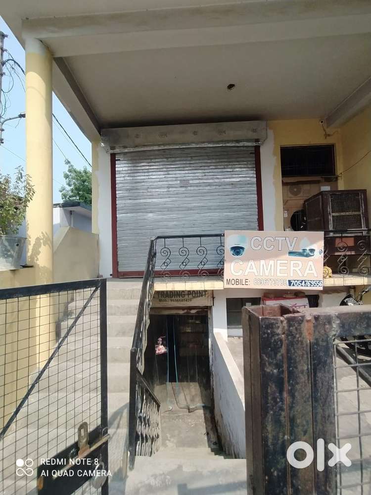 Shop for rent on main road 1.5 km from Munshipuliya Metro station