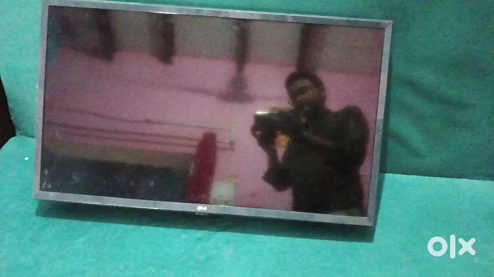 A 32 inches smart tv from LG