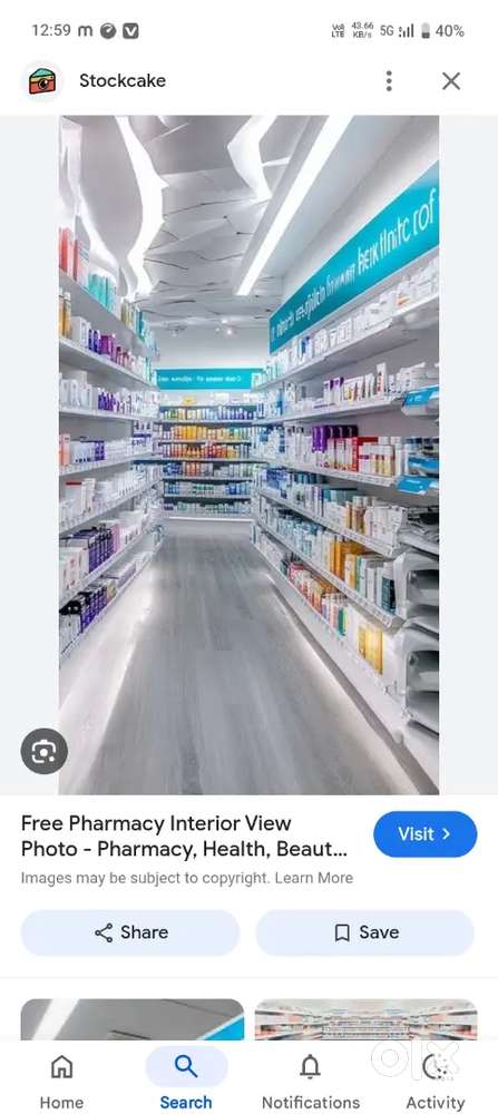 फार्मेसी स्टोर में लड़का और ladki