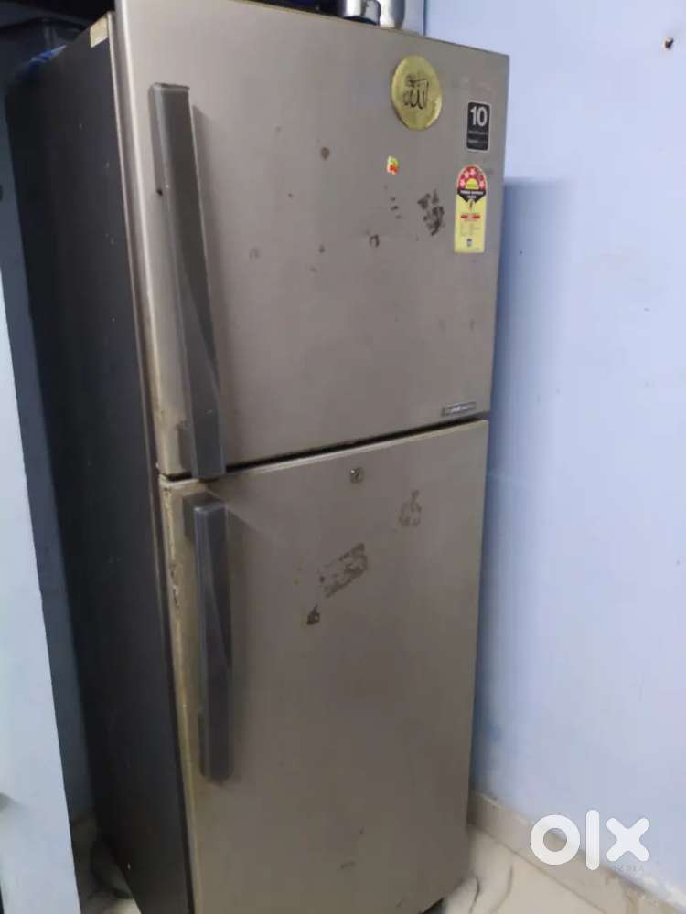 Samsung double door fridge normal cooling but water leaking problem
