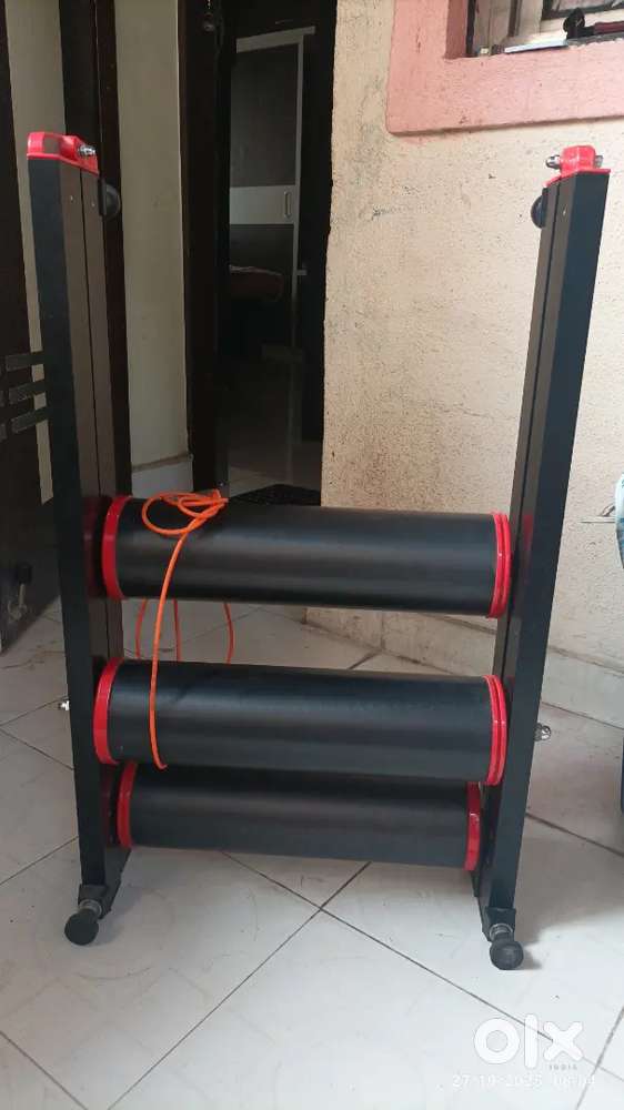 1 yr , less used Bicycle roller trainer Ashwa pro make model shadofax.
