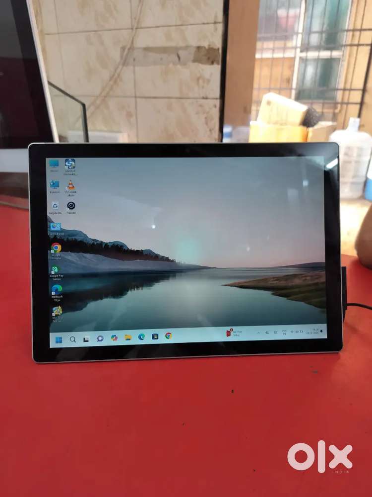 Microsoft surface 1796  i-7 7th perfect working and new looking