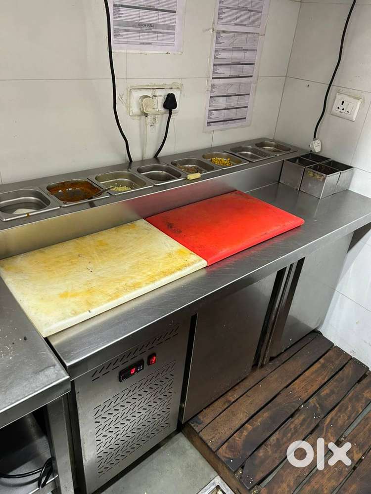 MAKELINE WITH UNDER COUNTER FRIDGE