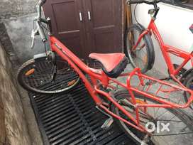 Red stylish color and power brake full tyer grip and super smooth