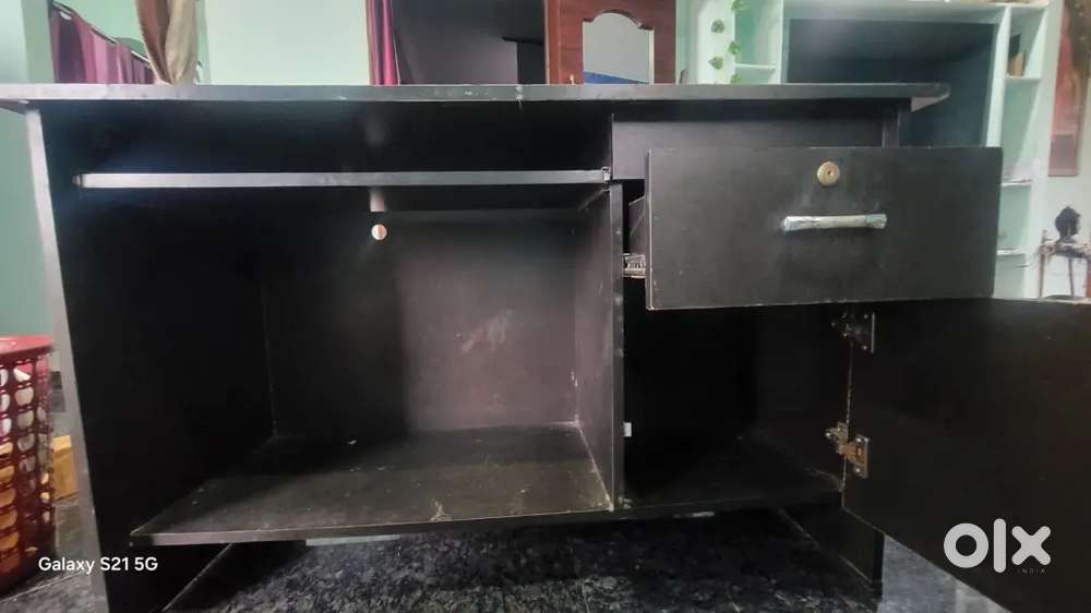 Medium-size Computer Table Good Condition