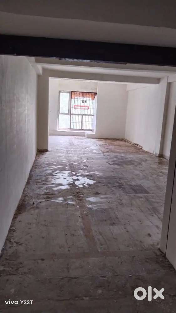 A 1800 s.f. ki dukan rent par hai restaurant mikhail