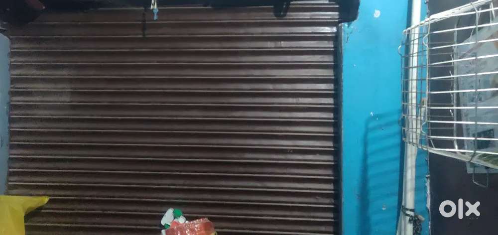 Shop for very low rent