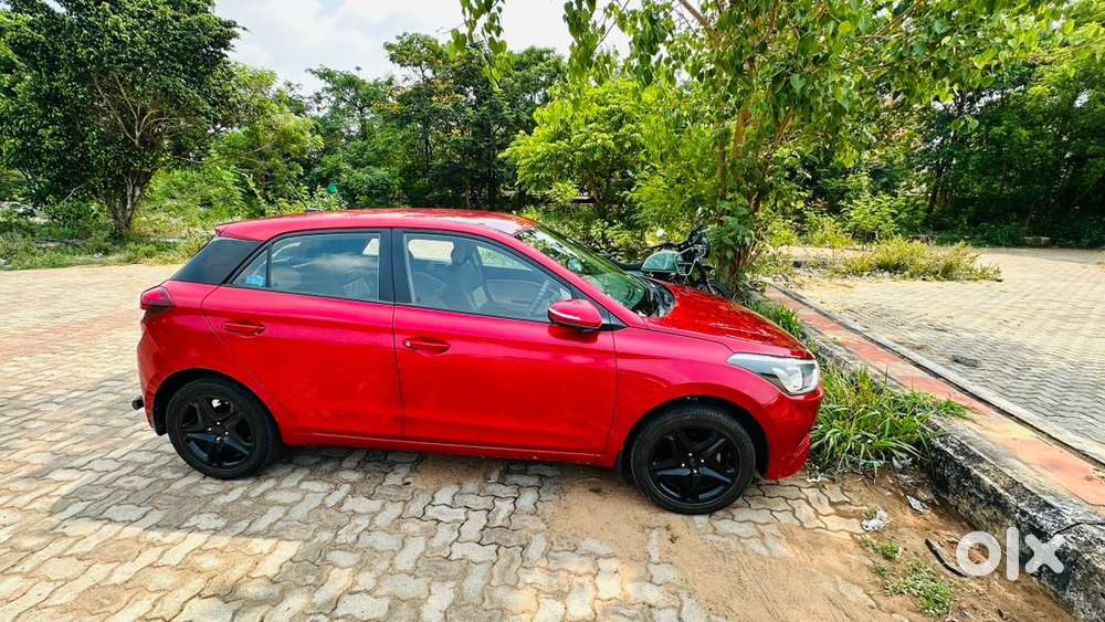 ⭐ Feature-Loaded 2017 Elite i20 - Excellent Fuel Efficiency & Comfort!