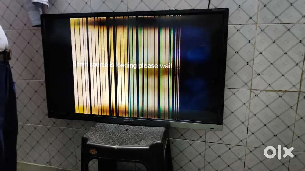 TV half screen damage, lining on screen