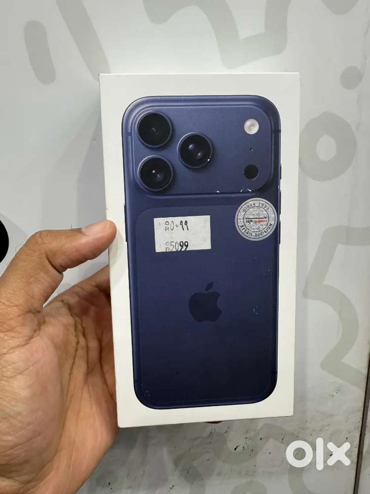 Iphone 17 pro blue clour e sim only just olen 2 week used