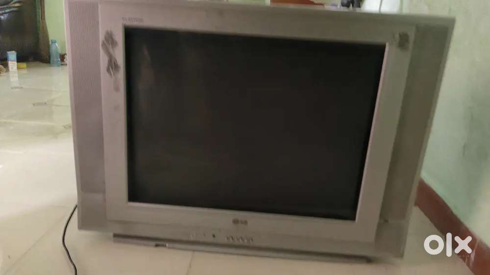 Old model  of an LG CRT tv running condition