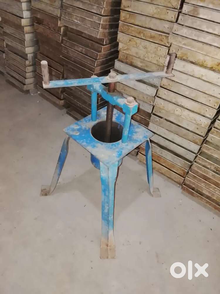 Biscuit bakery plant sale karna hai Total amount 7 Laakh hai