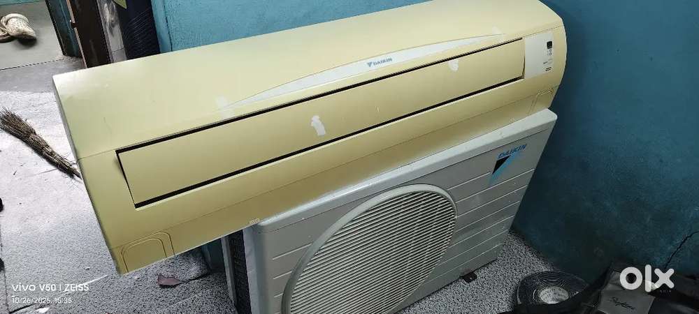Daikin 1.5 tr 3 Star non inverter