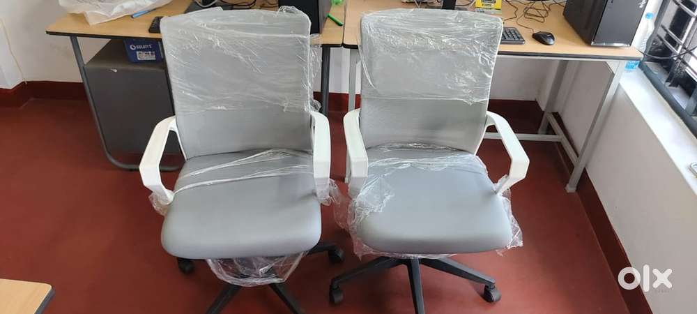 Rarely used 6 nos Office furniture