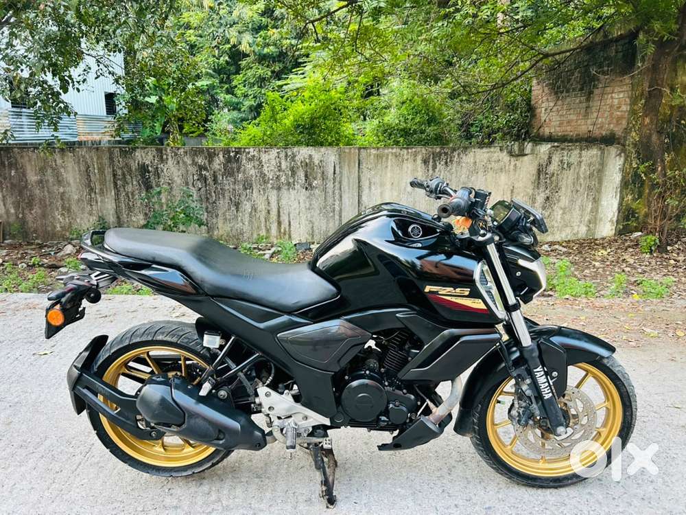 YAMAHA FZ V4