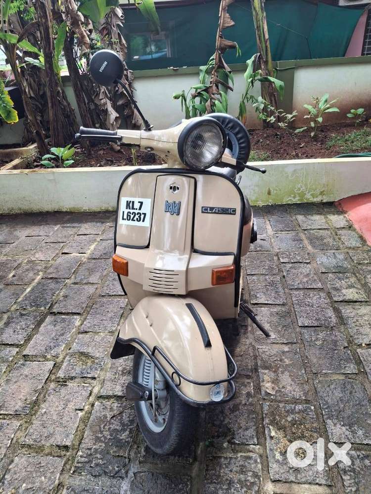 Vintage Bajaj Classic - Restored, mint condition
