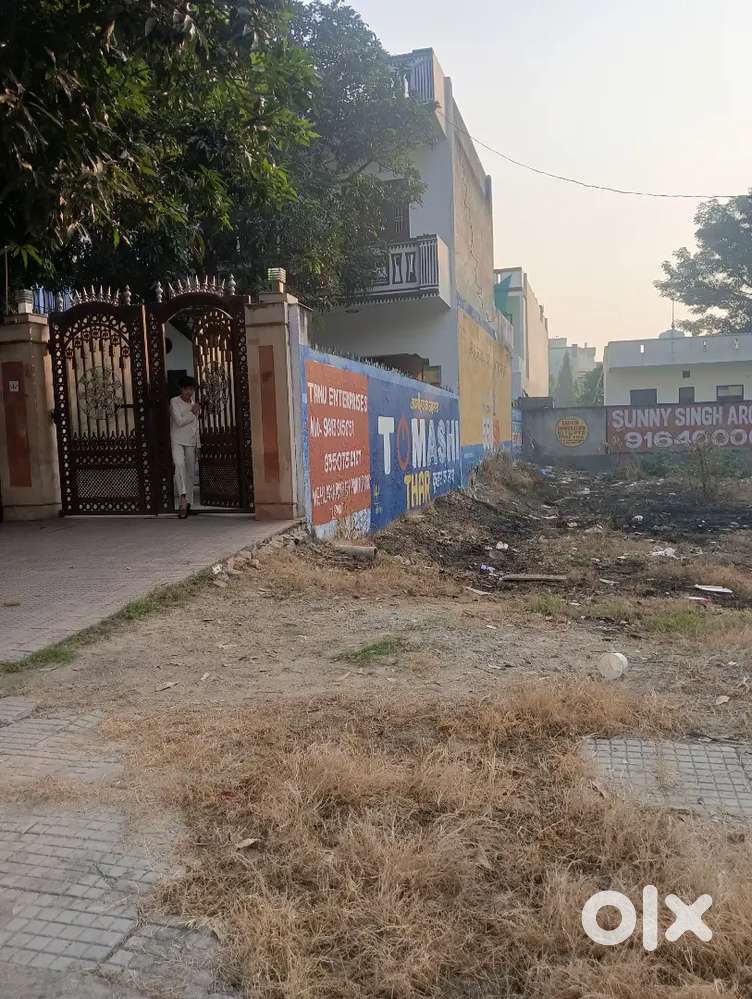 Sidhartha Enclave 400 Gaj plot North Facing