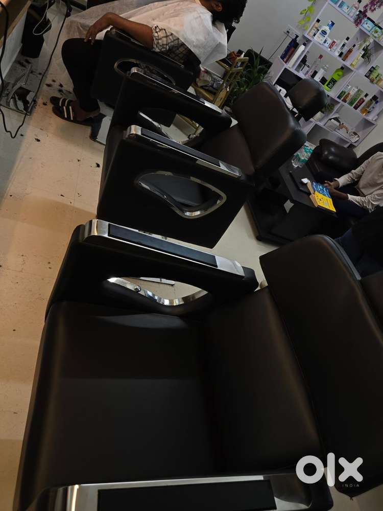 3 salon Chair + shampoo chair + shop counterfor sell