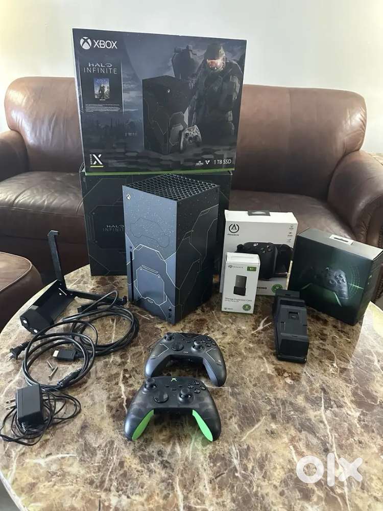 Xbox Series X Console Halo Infinite Limited Edition Bundle