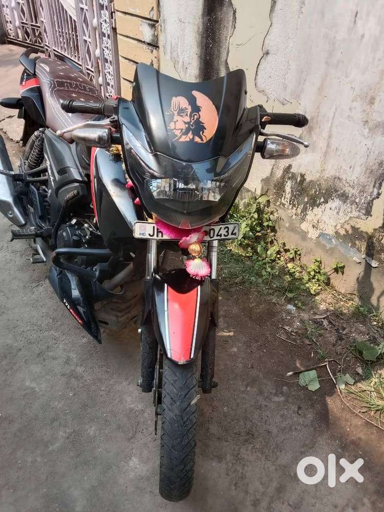 Apache RTR 160 black-red colour