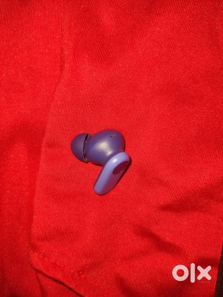 One plus nord buds 2r left side bud