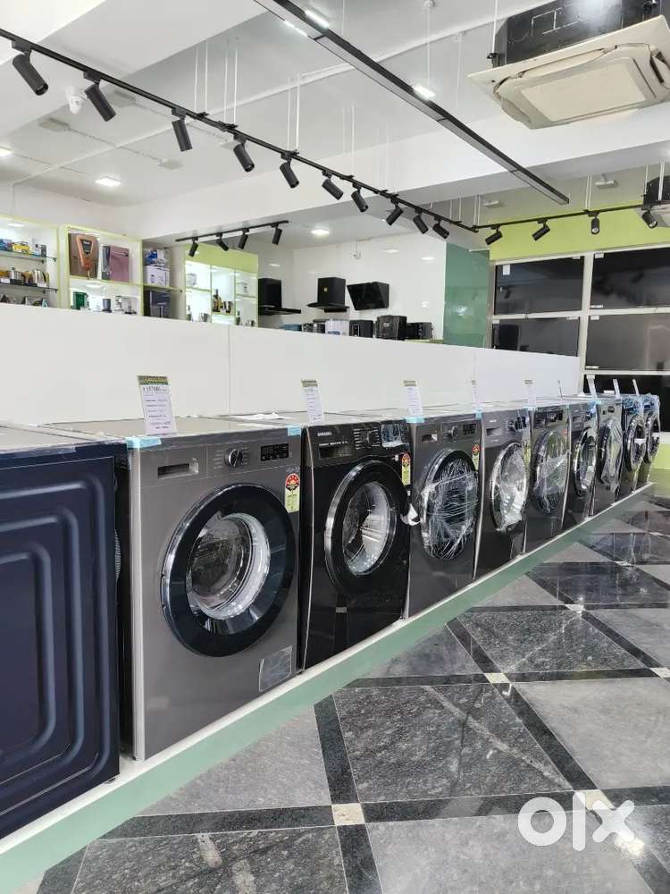 Electronic showroom sales staf