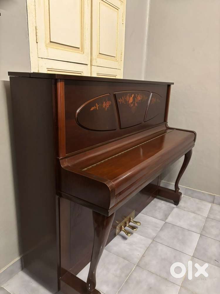 Young Chang Upright Piano U-121