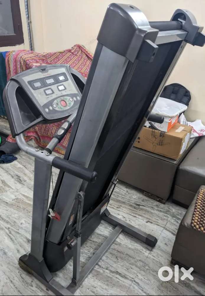 Treadmill with heavy body