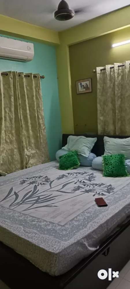 3 BHK semi furnished flat sell at lowest price